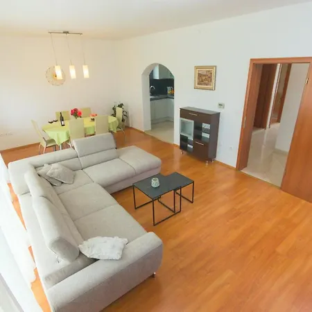 Katarina Apartment *